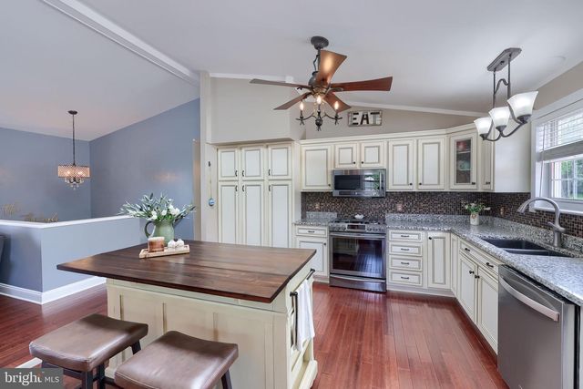 170 OVERVIEW CIR W, Red Lion, PA 17356