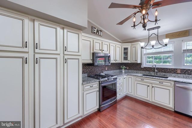 170 OVERVIEW CIR W, Red Lion, PA 17356