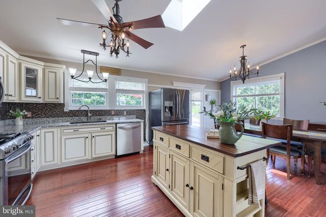 170 OVERVIEW CIR W, Red Lion, PA 17356