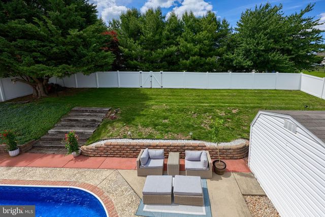 170 OVERVIEW CIR W, Red Lion, PA 17356