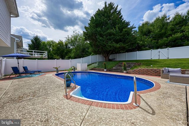 170 OVERVIEW CIR W, Red Lion, PA 17356
