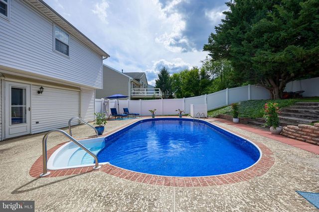 170 OVERVIEW CIR W, Red Lion, PA 17356