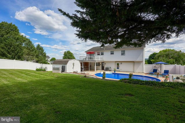 170 OVERVIEW CIR W, Red Lion, PA 17356