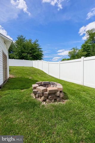 170 OVERVIEW CIR W, Red Lion, PA 17356
