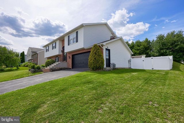 170 OVERVIEW CIR W, Red Lion, PA 17356