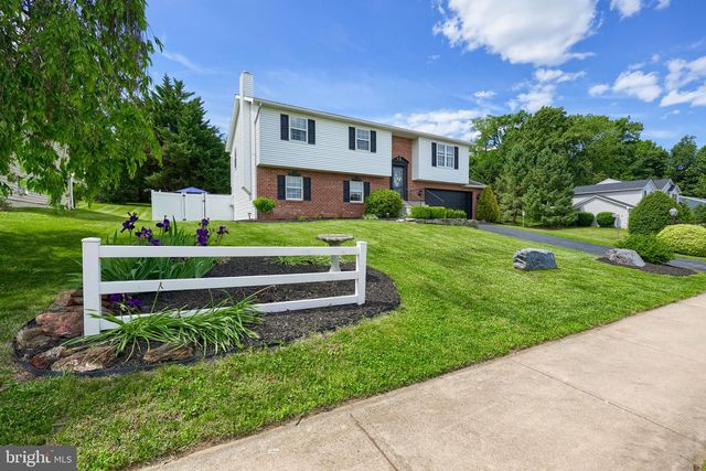 170 OVERVIEW CIR W, Red Lion, PA 17356