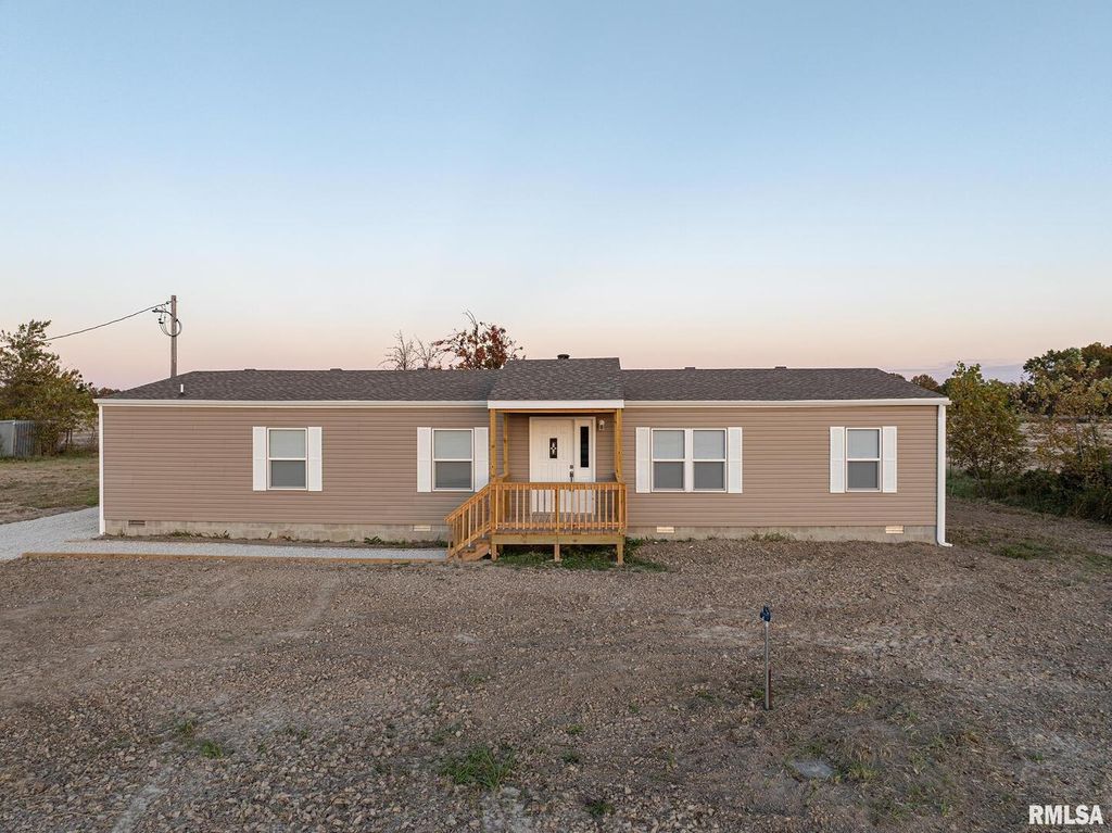 Image 1 of property listing at 5342 Omega Road, Iuka, IL 62849