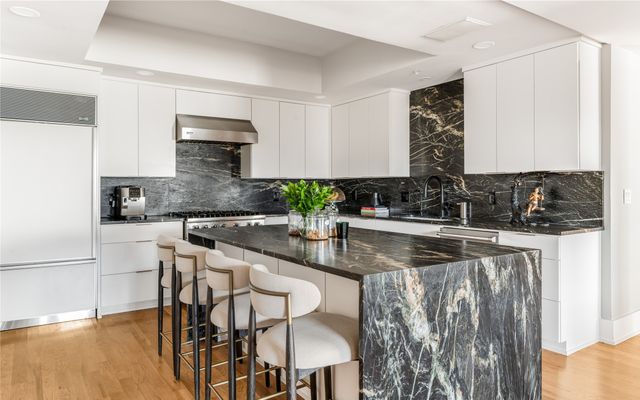 3401 Lee Parkway 404, Dallas, TX 75219