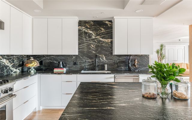 3401 Lee Parkway 404, Dallas, TX 75219