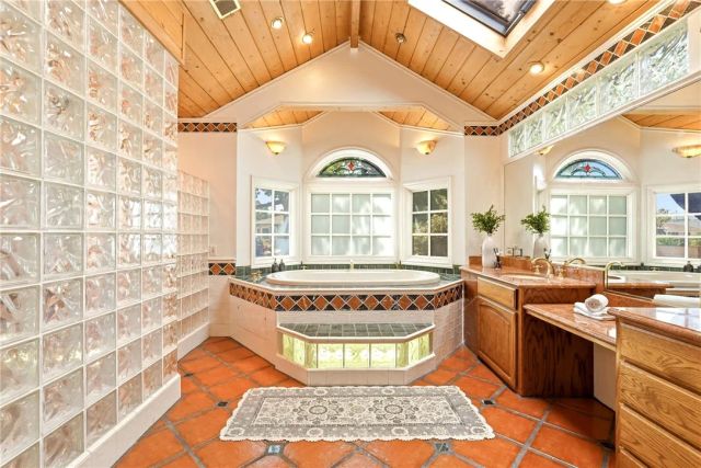 1044 N Pass Ave, Burbank, CA 91505