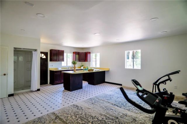 1044 N Pass Ave, Burbank, CA 91505
