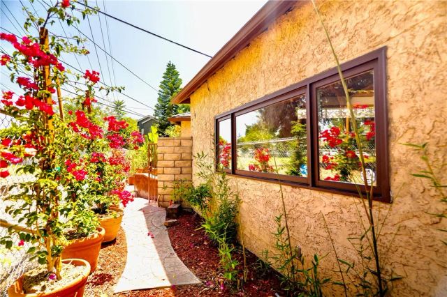 1044 N Pass Ave, Burbank, CA 91505