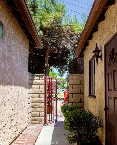 1044 N Pass Ave, Burbank, CA 91505