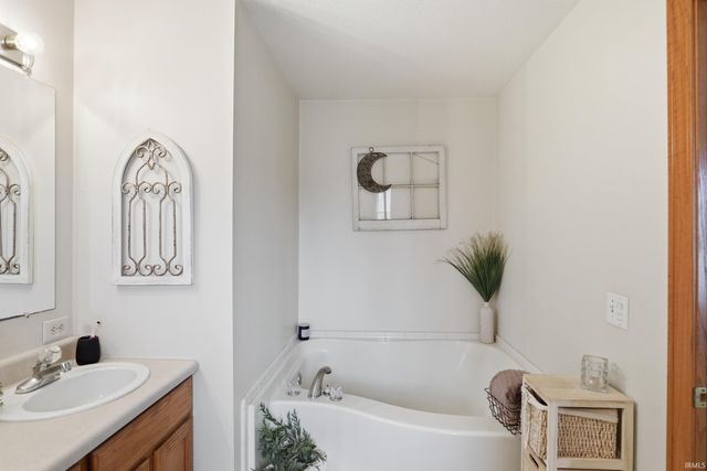 4918 County Road 48, Auburn, IN 46706