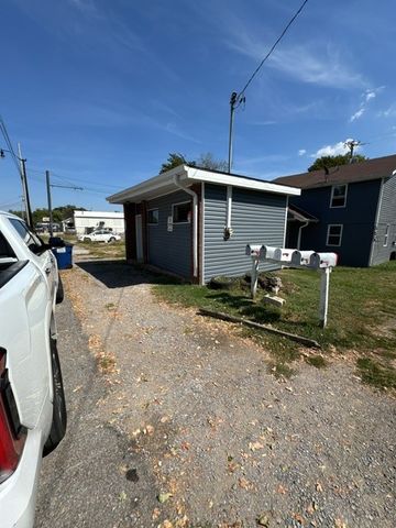 701 Cumberland Dr, Clarksville, TN 37040