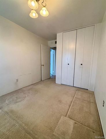 4961 E 10 Mile Road, Warren, MI 48091