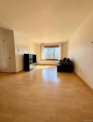 4961 E 10 Mile Road, Warren, MI 48091