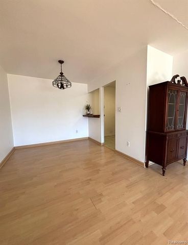 4961 E 10 Mile Road, Warren, MI 48091