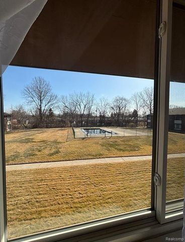 4961 E 10 Mile Road, Warren, MI 48091