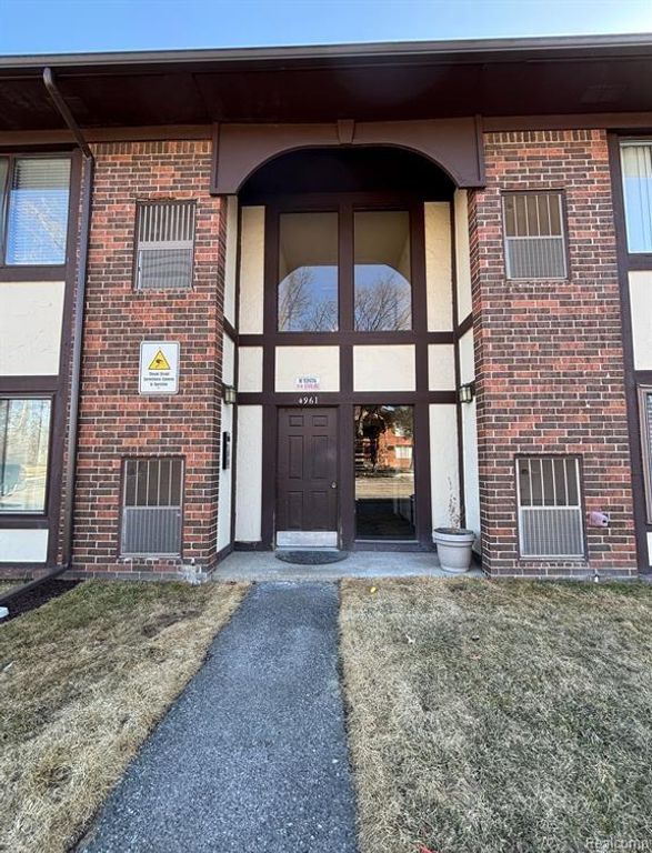 4961 E 10 Mile Road, Warren, MI 48091
