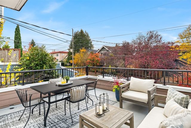 1430 32nd Avenue, Seattle, WA 98122