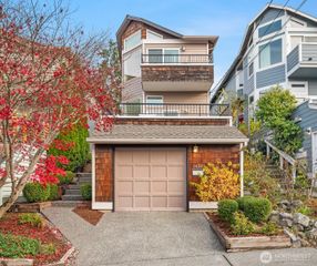 1430 32nd Avenue, Seattle, WA 98122