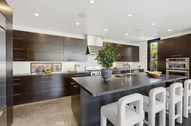 2534 Vista Baya, Newport Beach, CA 92660
