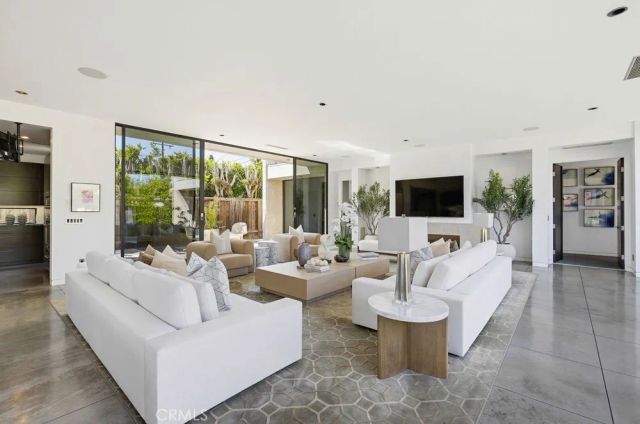 2534 Vista Baya, Newport Beach, CA 92660