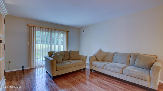 7 Lakeview Drive, Marlboro, NJ 07746