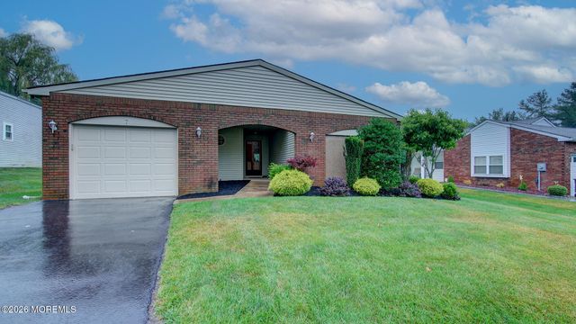 7 Lakeview Drive, Marlboro, NJ 07746