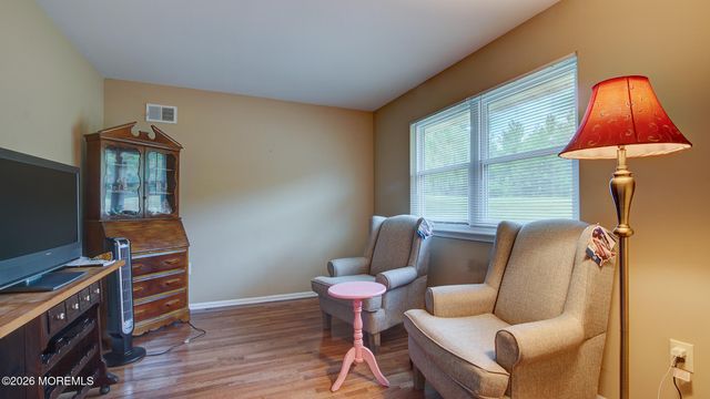 7 Lakeview Drive, Marlboro, NJ 07746