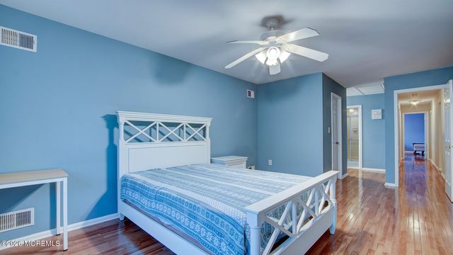 7 Lakeview Drive, Marlboro, NJ 07746