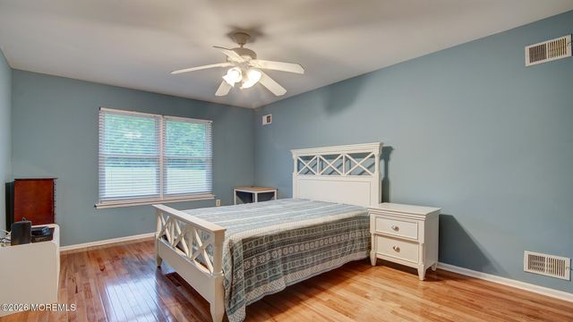 7 Lakeview Drive, Marlboro, NJ 07746