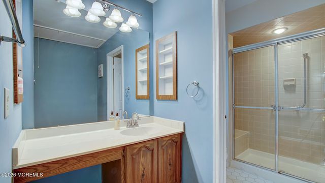 7 Lakeview Drive, Marlboro, NJ 07746