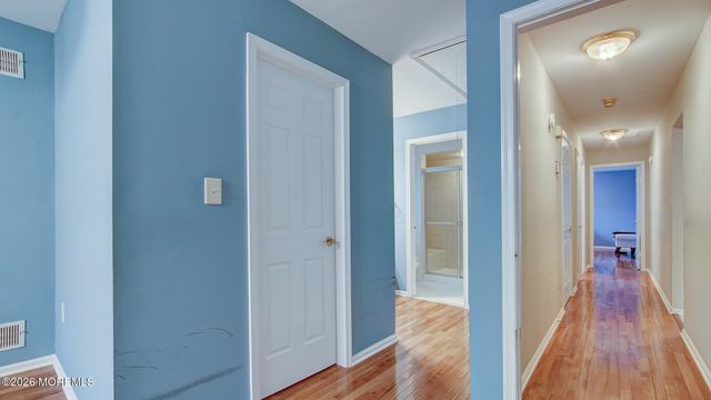 7 Lakeview Drive, Marlboro, NJ 07746