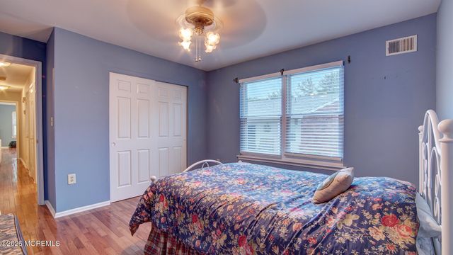 7 Lakeview Drive, Marlboro, NJ 07746