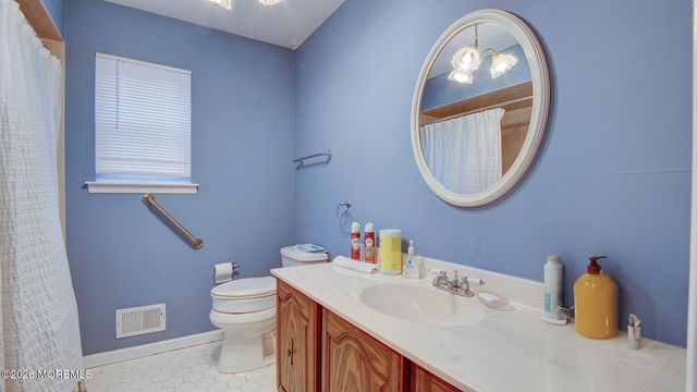 7 Lakeview Drive, Marlboro, NJ 07746