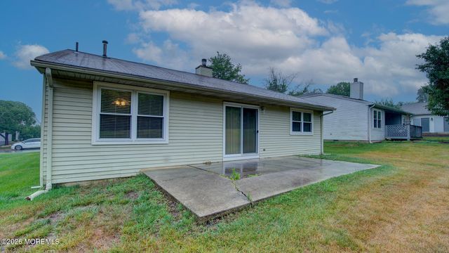 7 Lakeview Drive, Marlboro, NJ 07746
