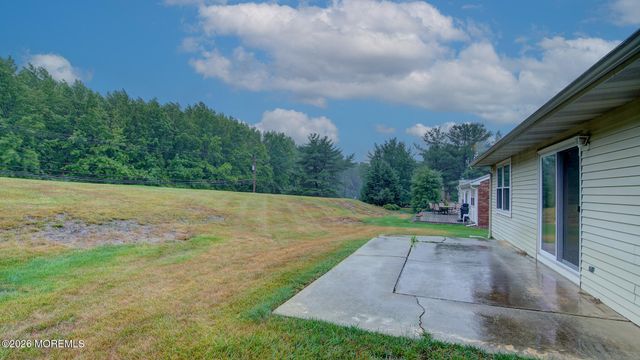 7 Lakeview Drive, Marlboro, NJ 07746