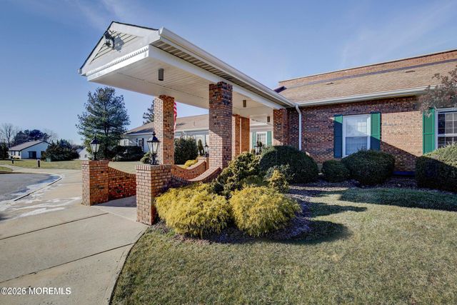 7 Lakeview Drive, Marlboro, NJ 07746