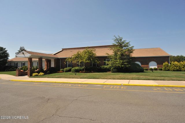 7 Lakeview Drive, Marlboro, NJ 07746