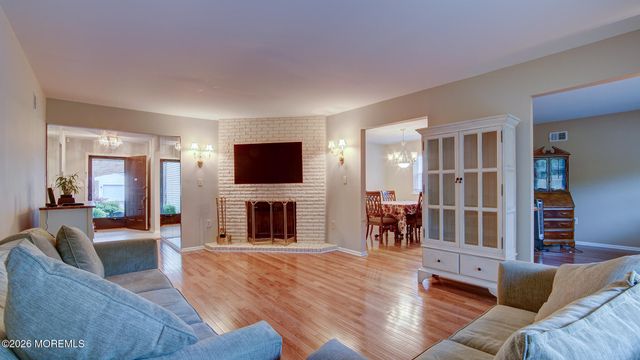 7 Lakeview Drive, Marlboro, NJ 07746