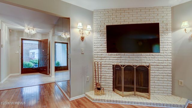 7 Lakeview Drive, Marlboro, NJ 07746