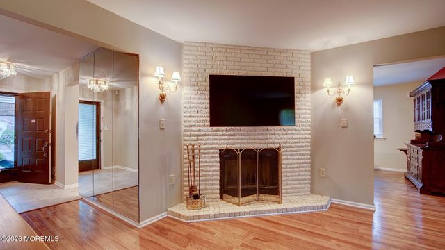7 Lakeview Drive, Marlboro, NJ 07746