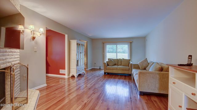 7 Lakeview Drive, Marlboro, NJ 07746