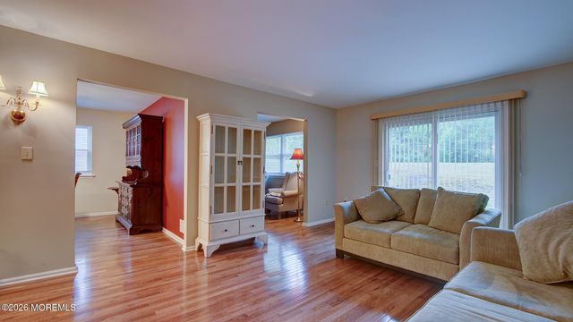 7 Lakeview Drive, Marlboro, NJ 07746