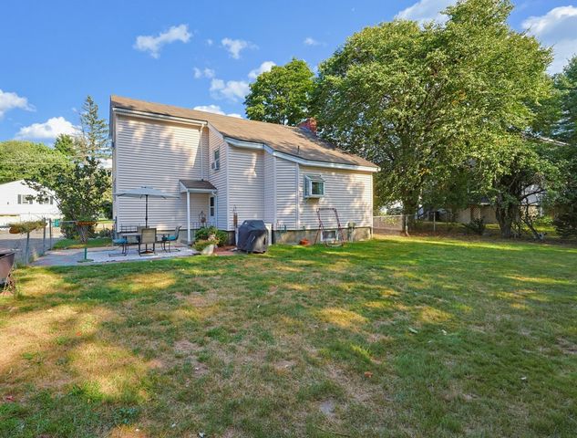 122 Westview Dr, Norwood, MA 02062