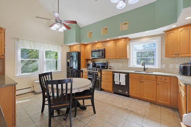 122 Westview Dr, Norwood, MA 02062