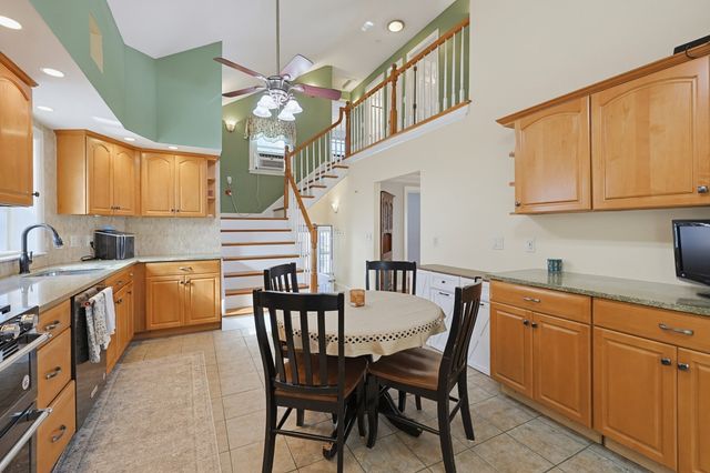 122 Westview Dr, Norwood, MA 02062