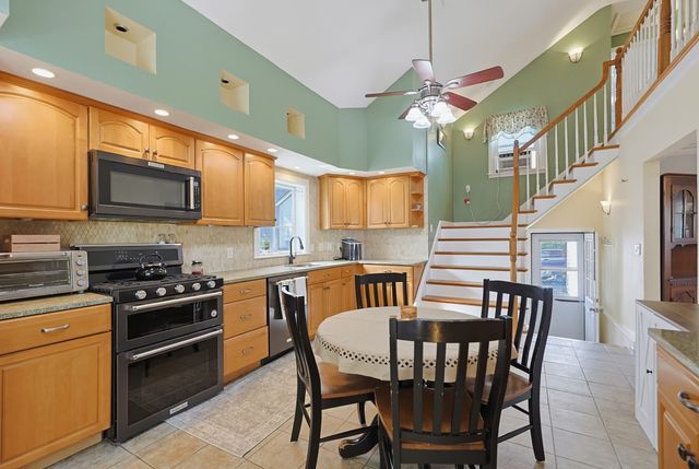 122 Westview Dr, Norwood, MA 02062